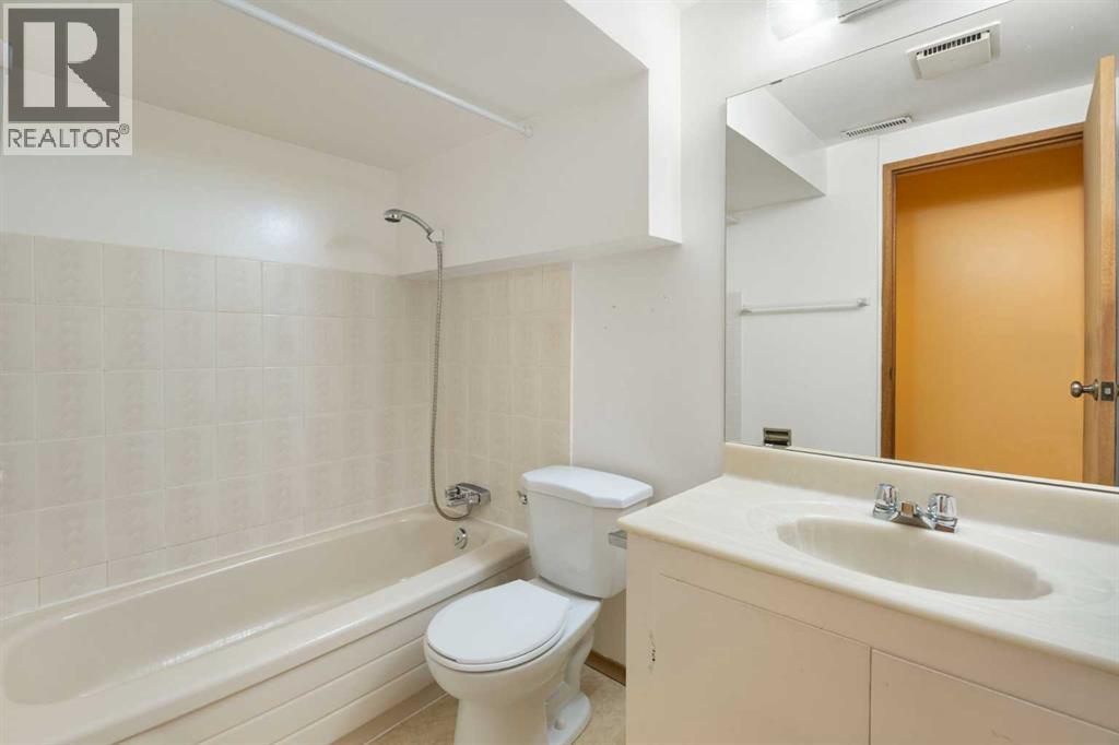 Single Family House Bungalow for Sale in  Glacier Drive SW Glamorgan Calgary 