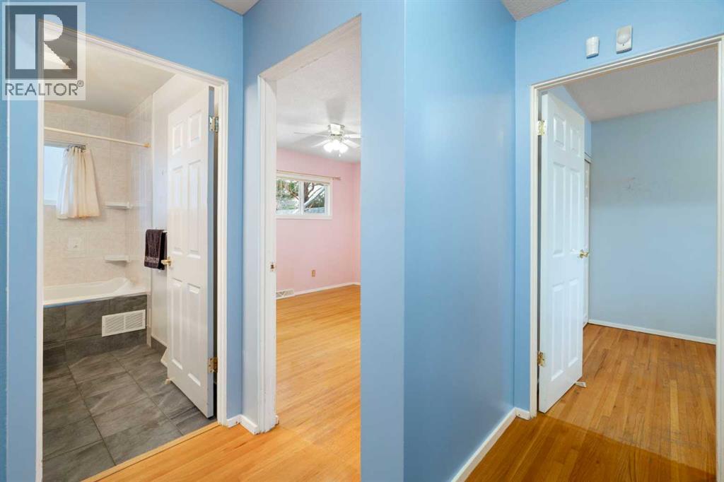 Single Family House Bungalow for Sale in  Glacier Drive SW Glamorgan Calgary 