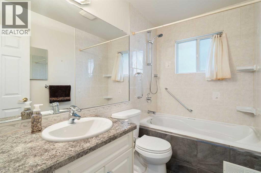 Single Family House Bungalow for Sale in  Glacier Drive SW Glamorgan Calgary 