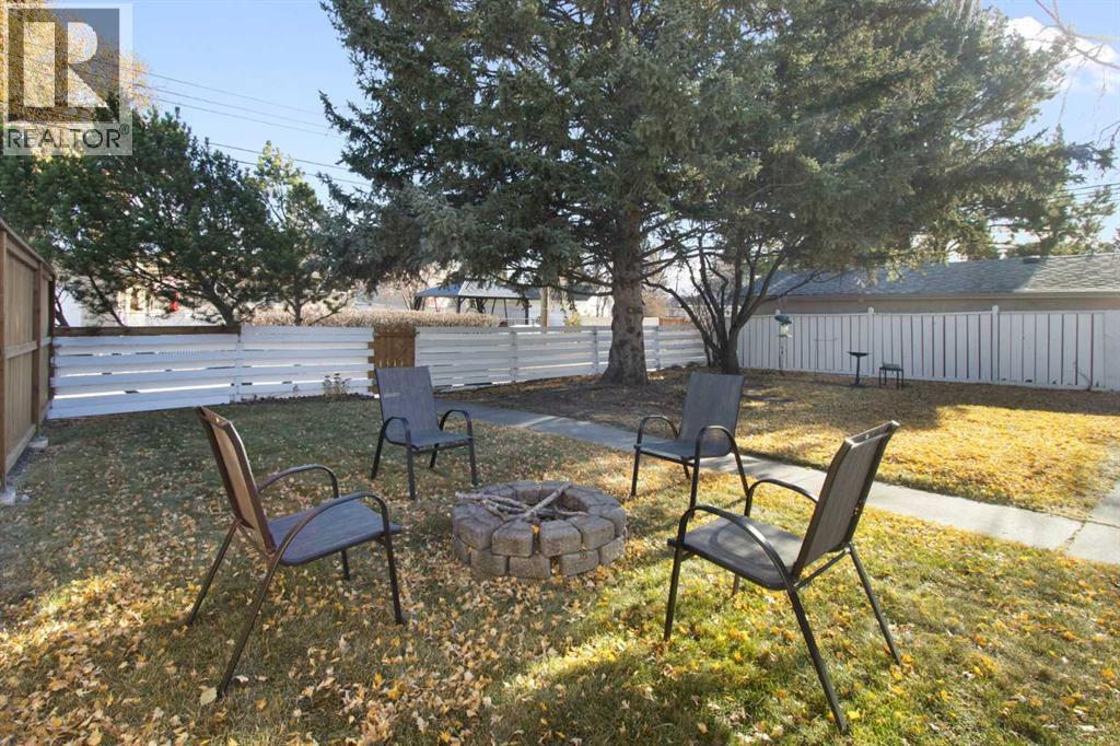 Single Family House Bungalow for Sale in  Glacier Drive SW Glamorgan Calgary 