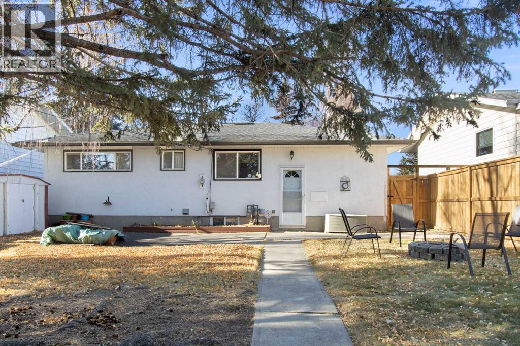 Single Family House Bungalow for Sale in  Glacier Drive SW Glamorgan Calgary 