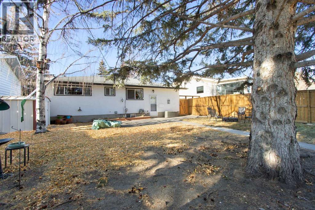 Single Family House Bungalow for Sale in  Glacier Drive SW Glamorgan Calgary 