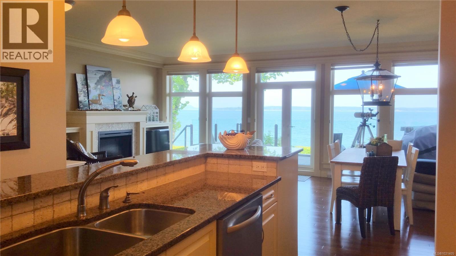 102 9115 Lochside Dr, North Saanich