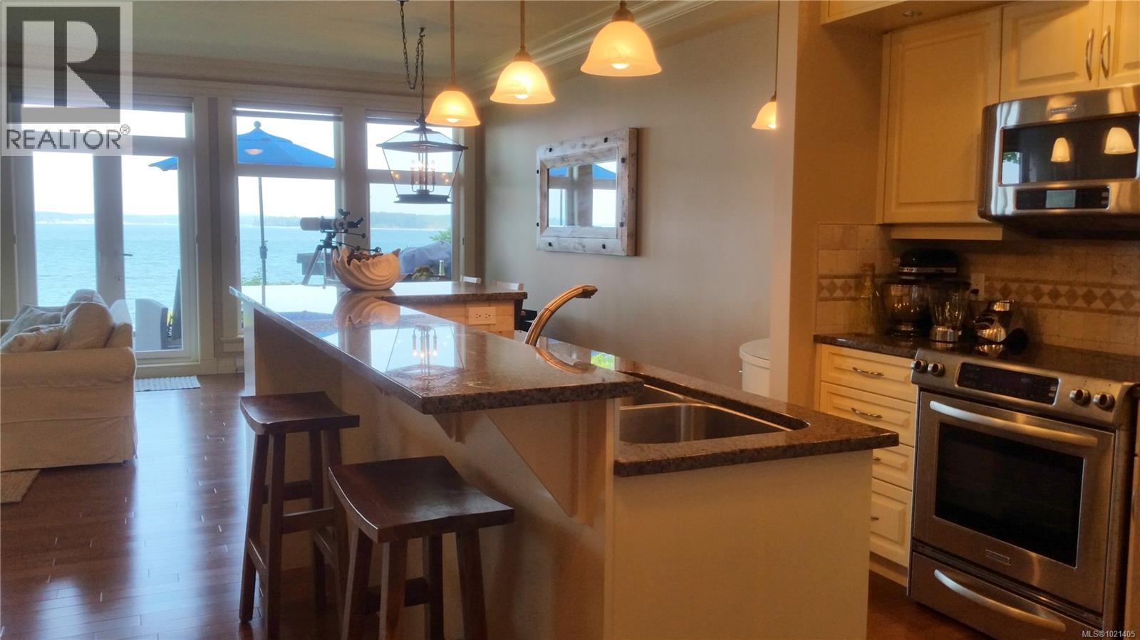 102 9115 Lochside Dr, North Saanich