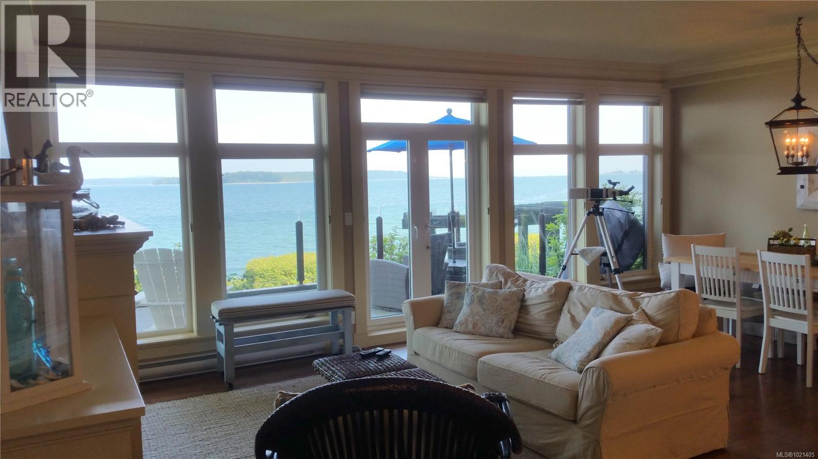 102 9115 Lochside Dr, North Saanich