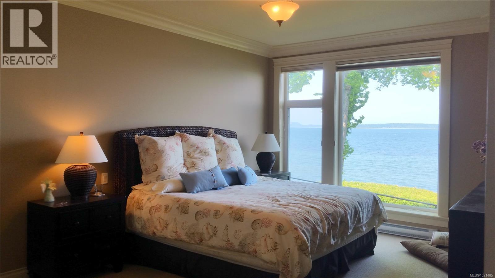 102 9115 Lochside Dr, North Saanich