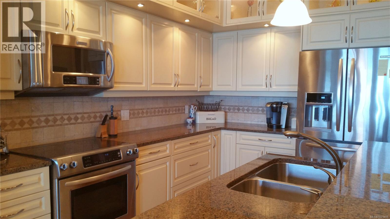 102 9115 Lochside Dr, North Saanich