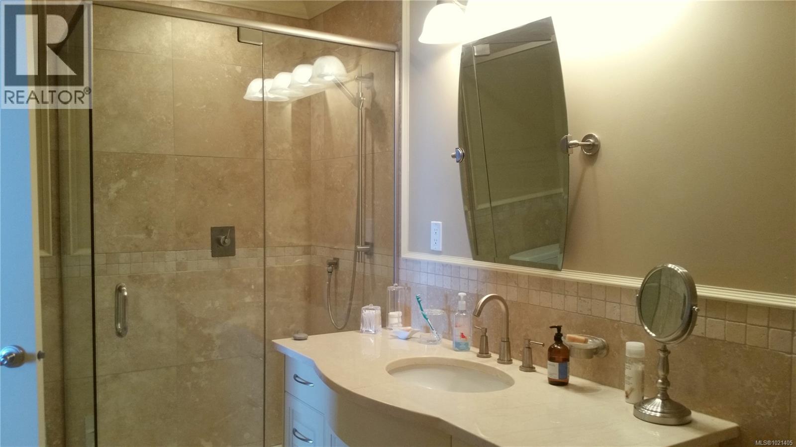 102 9115 Lochside Dr, North Saanich