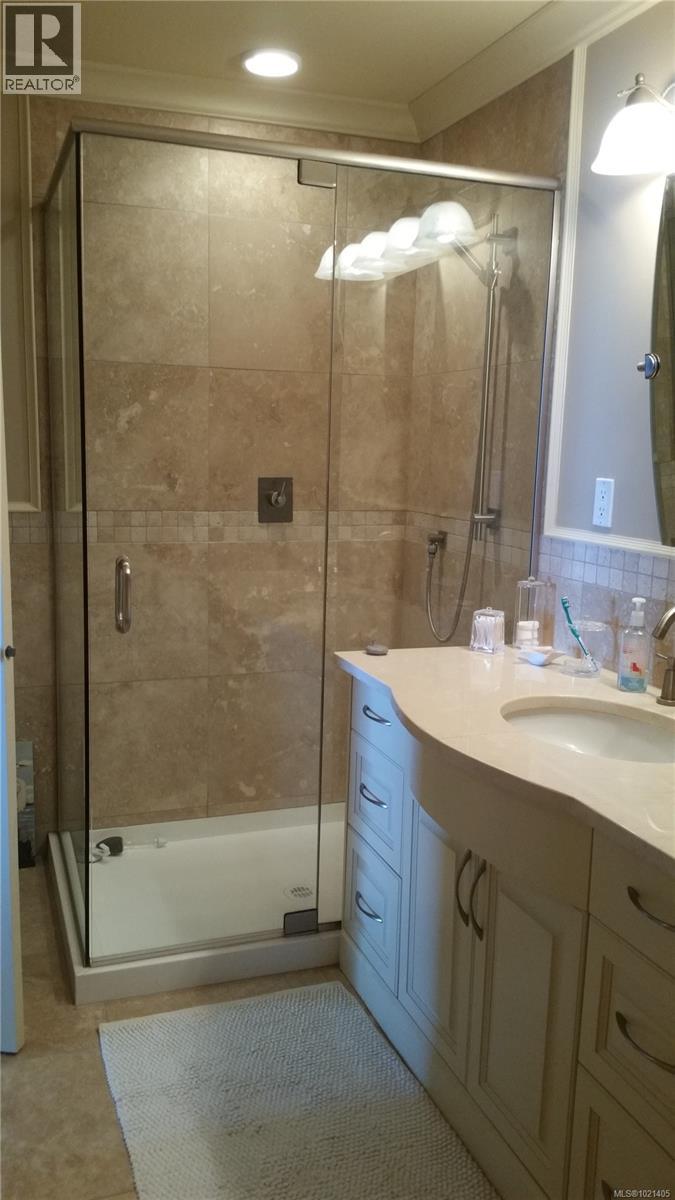 102 9115 Lochside Dr, North Saanich