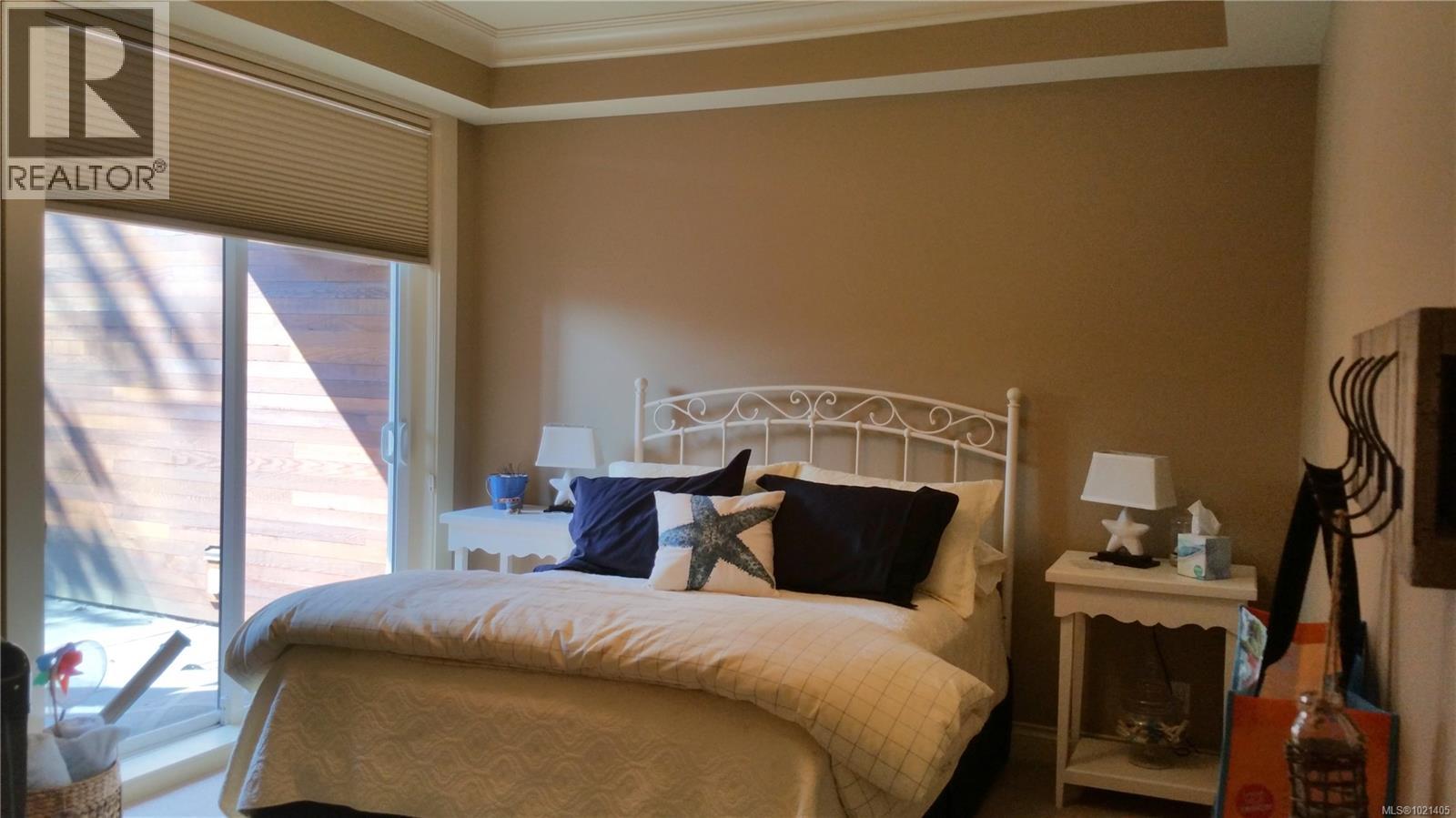 102 9115 Lochside Dr, North Saanich