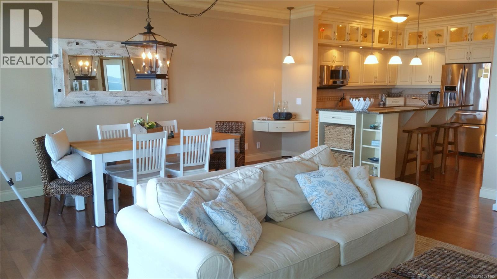 102 9115 Lochside Dr, North Saanich