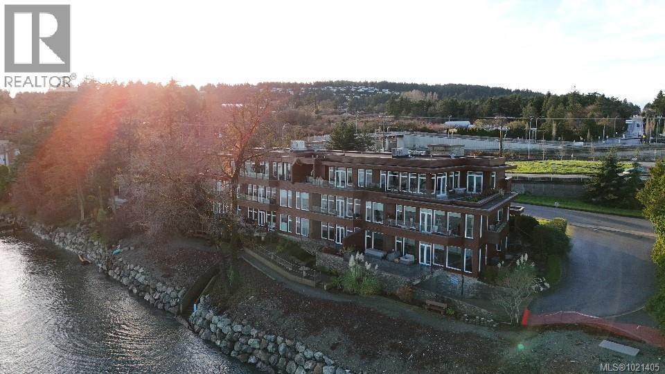 102 9115 Lochside Dr, North Saanich