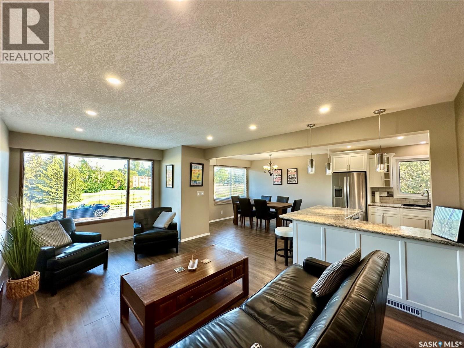 Single Family House 2 Level for Sale in  Bray STREET E Swift Current 