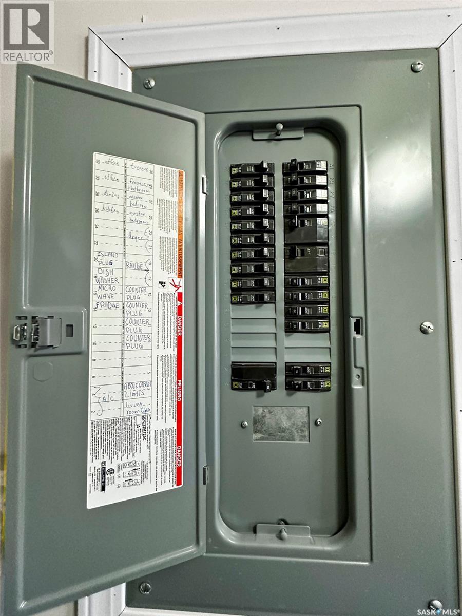 Single Family House 2 Level for Sale in  Bray STREET E Swift Current 