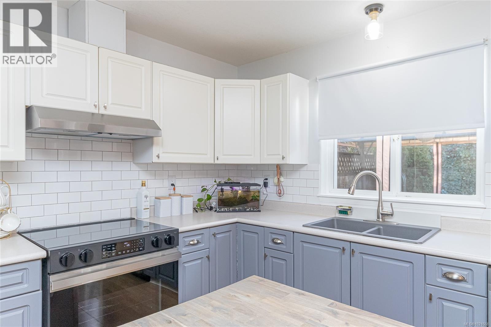 3324 Renita Ridge Rd, Duncan