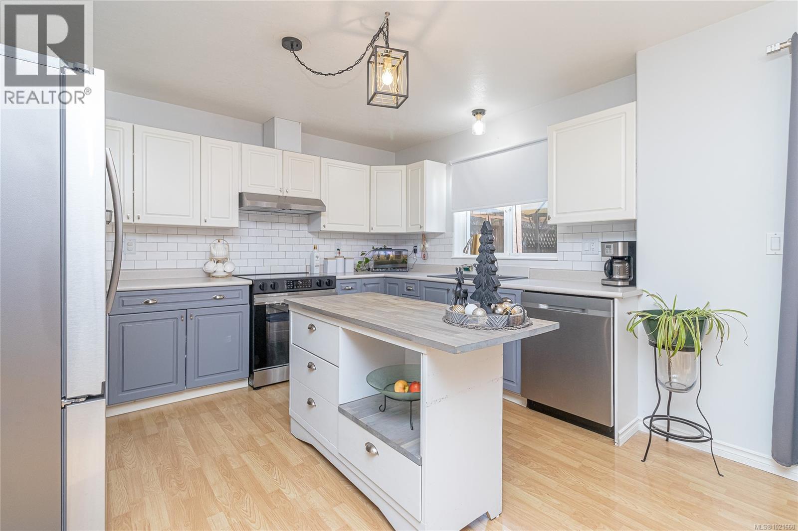 3324 Renita Ridge Rd, Duncan