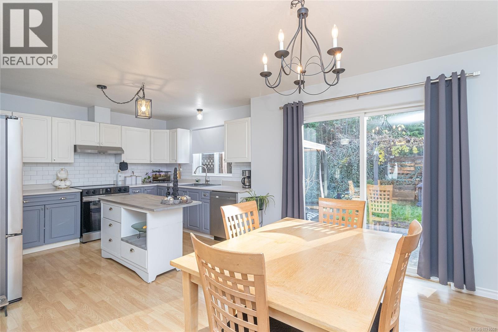 3324 Renita Ridge Rd, Duncan