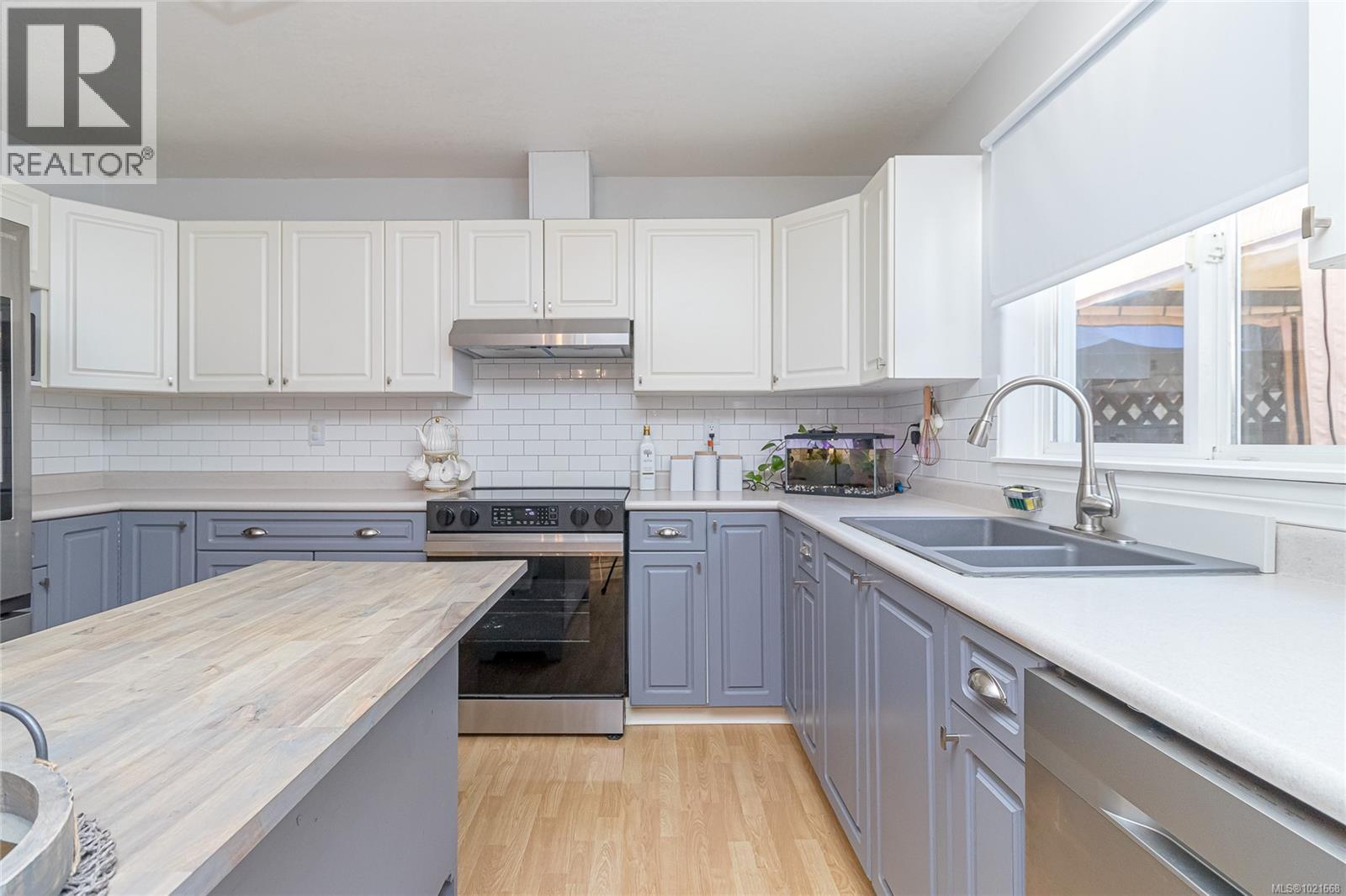 3324 Renita Ridge Rd, Duncan