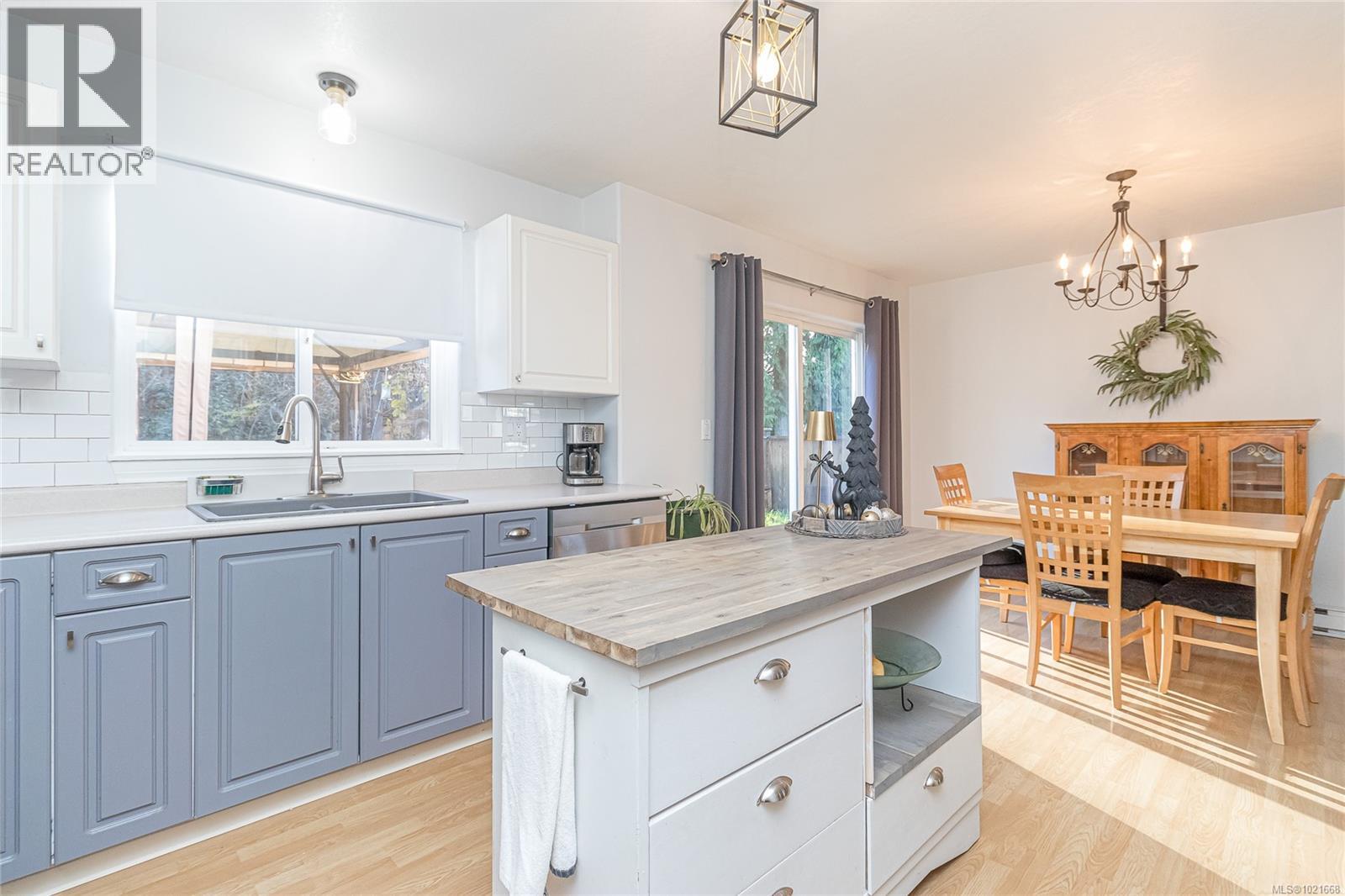 3324 Renita Ridge Rd, Duncan