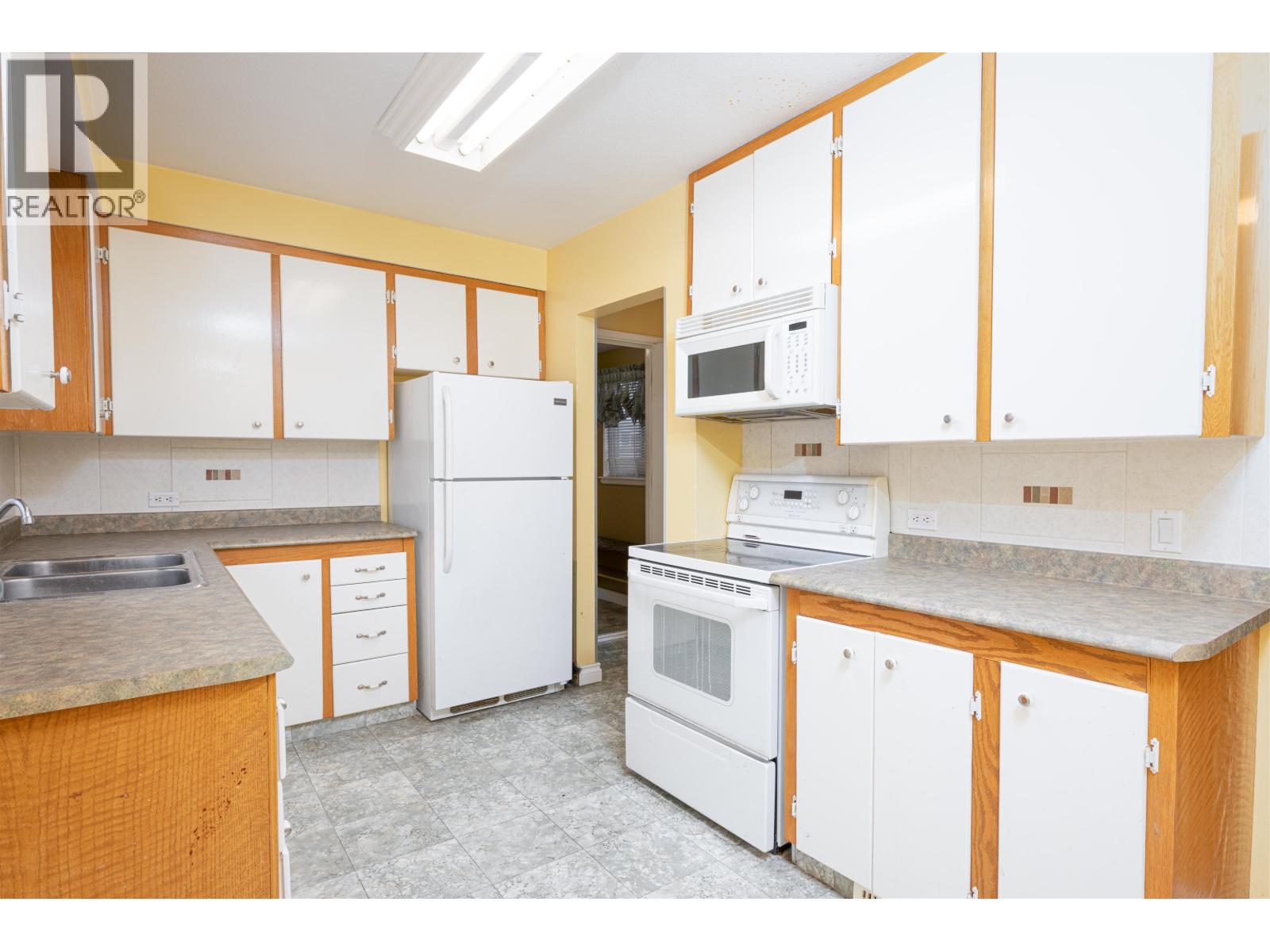 2082 4TH AVENUE, Prince George