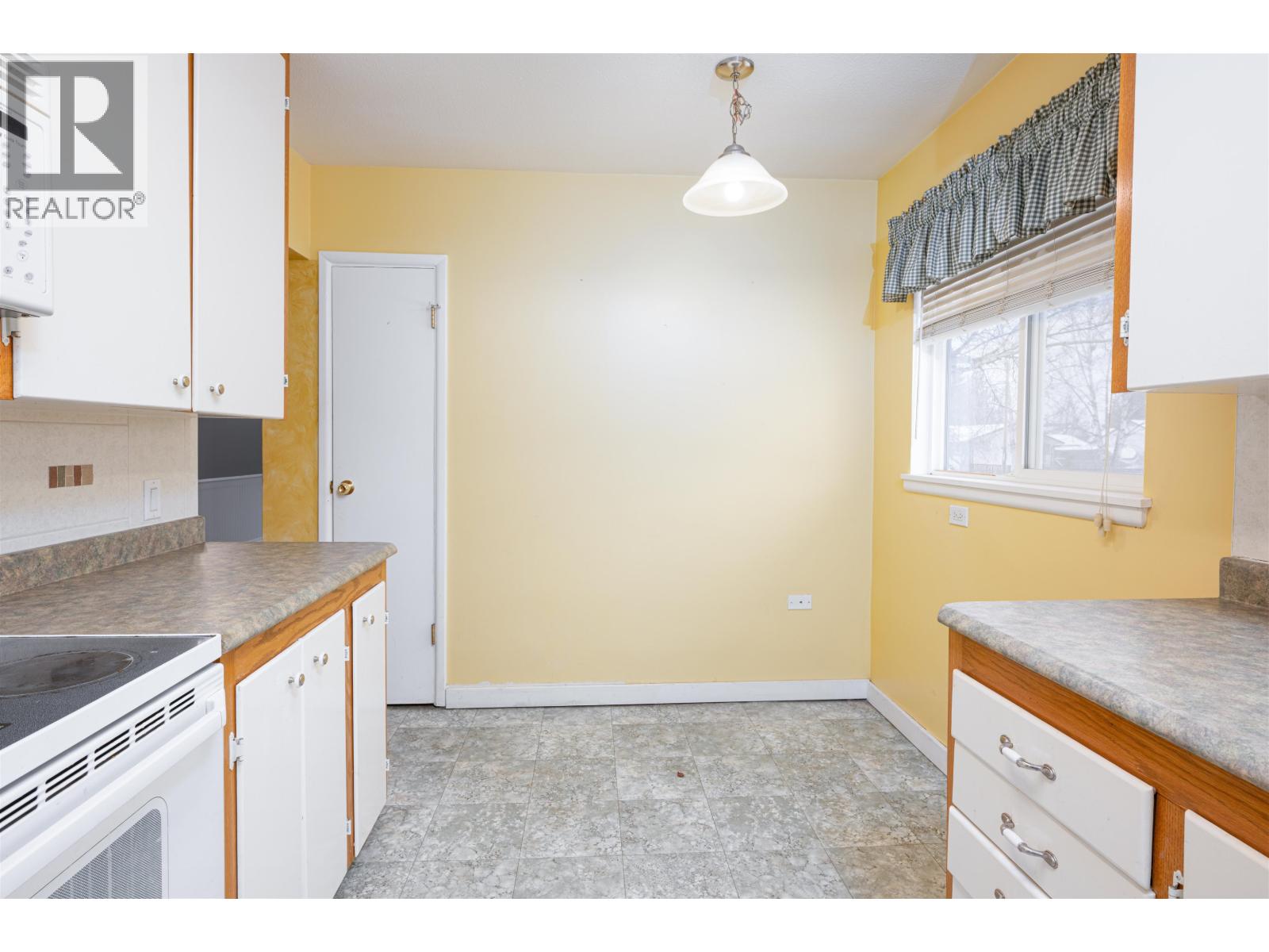 2082 4TH AVENUE, Prince George