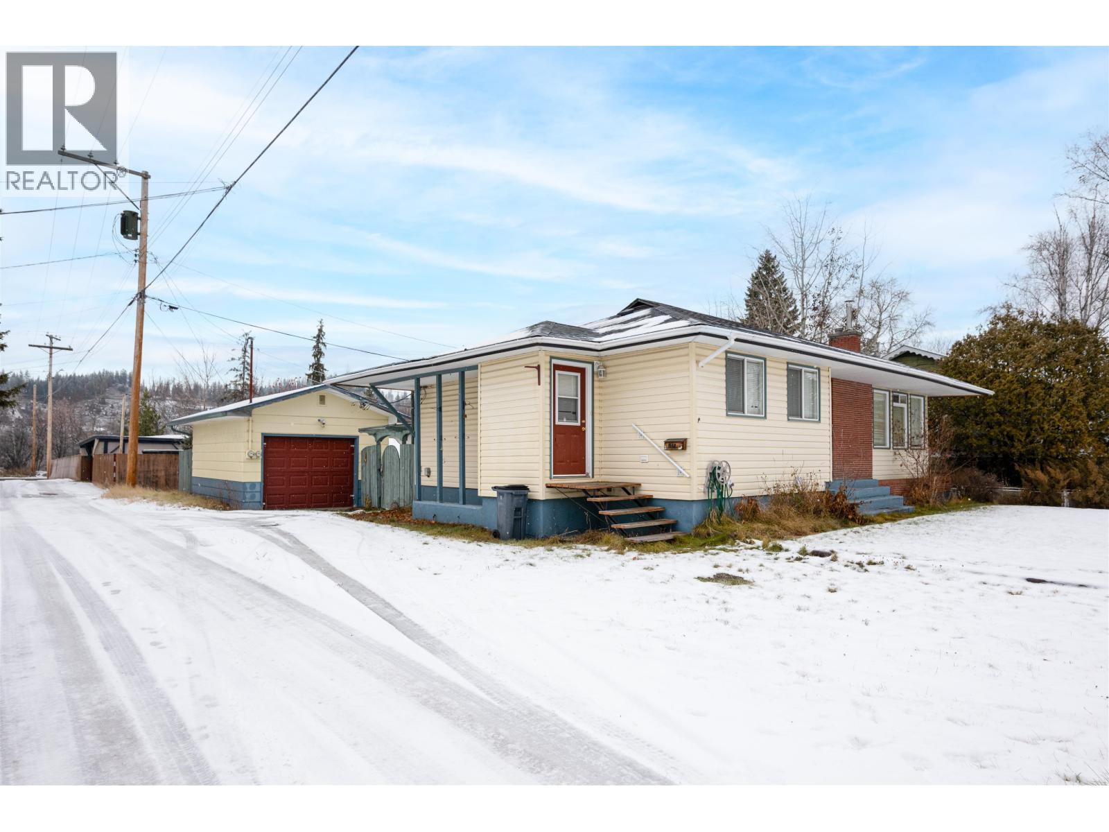 2082 4TH AVENUE, Prince George
