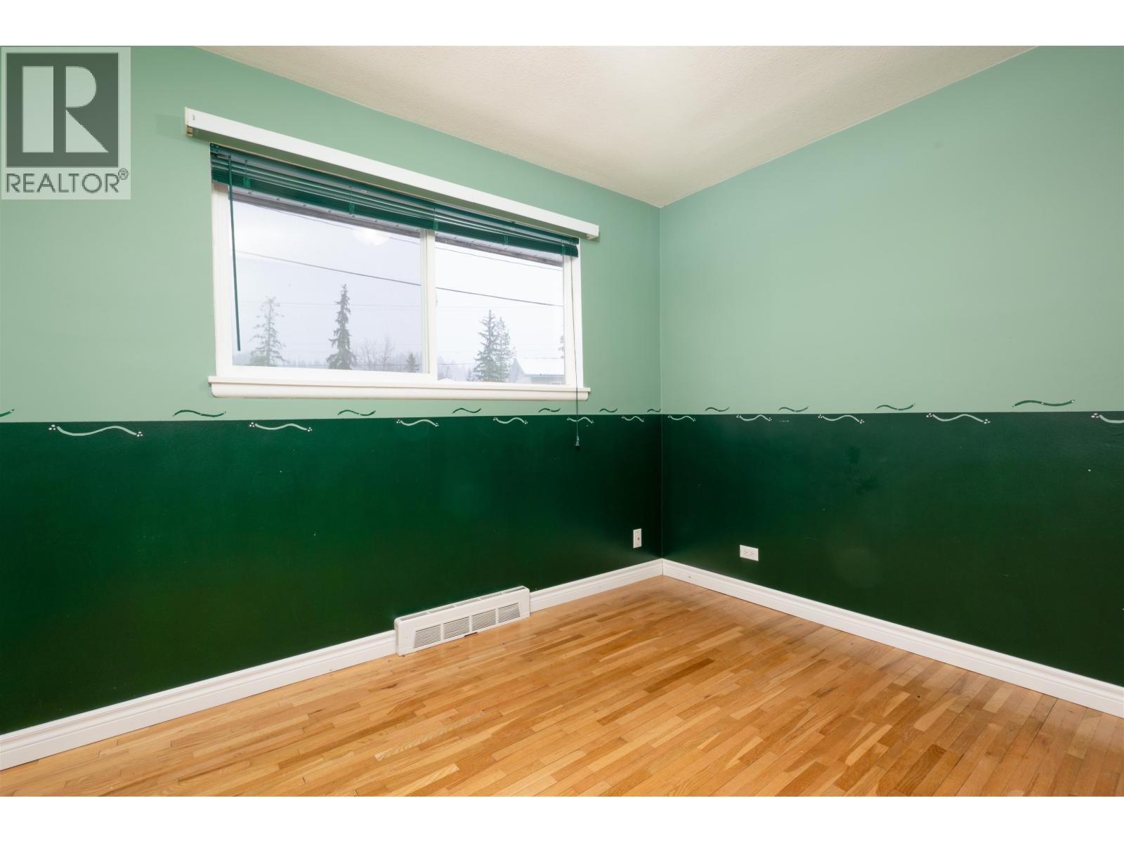 2082 4TH AVENUE, Prince George