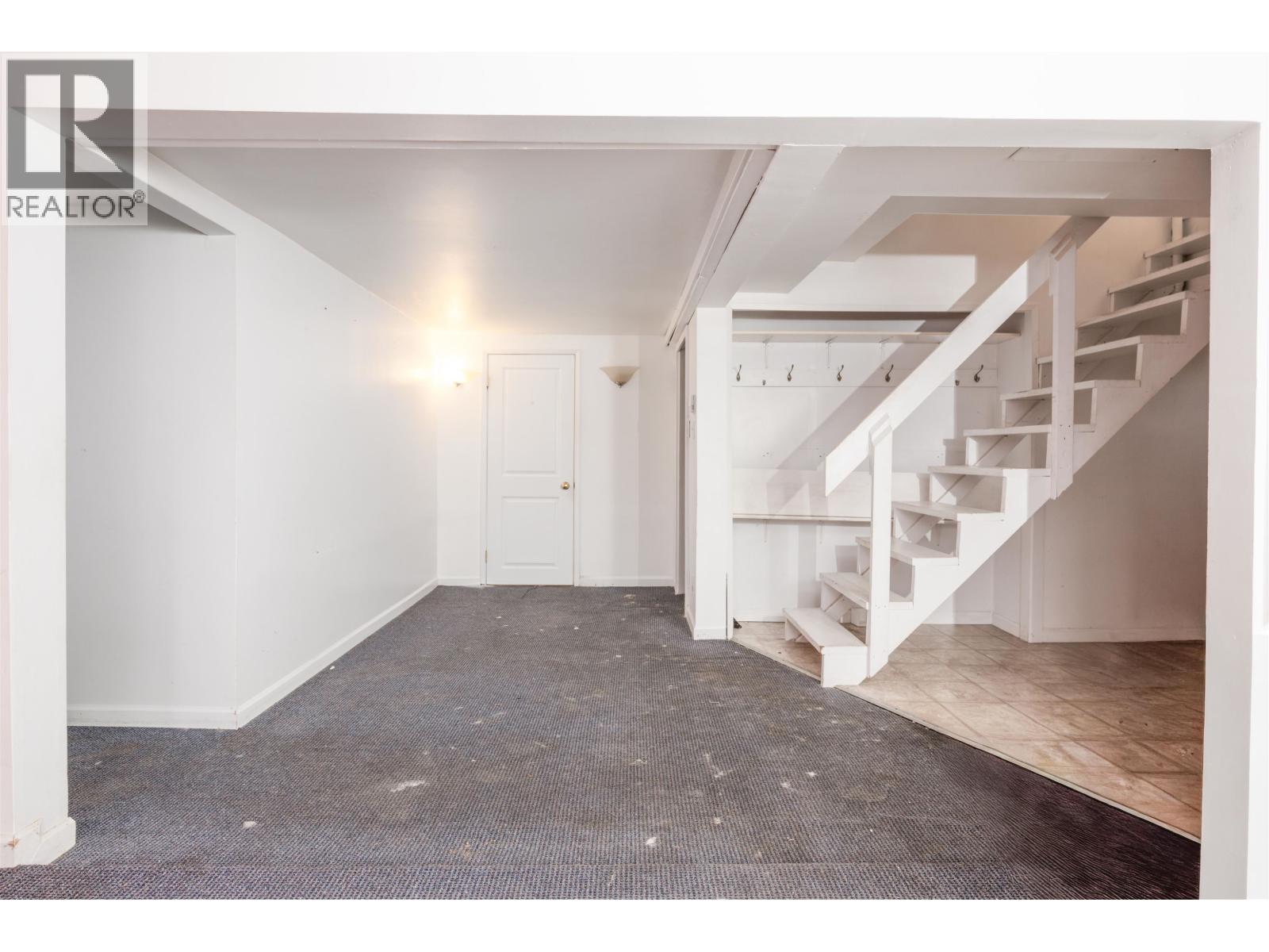 2082 4TH AVENUE, Prince George