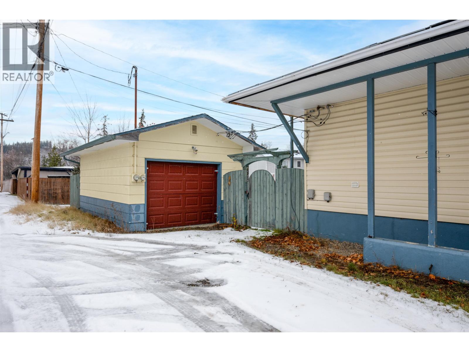 2082 4TH AVENUE, Prince George