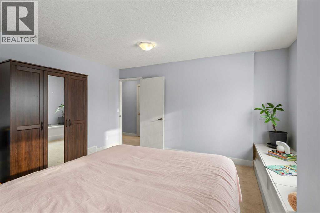 Single Family House for Sale in  Royal Ridge Mount NW Royal Oak Calgary 