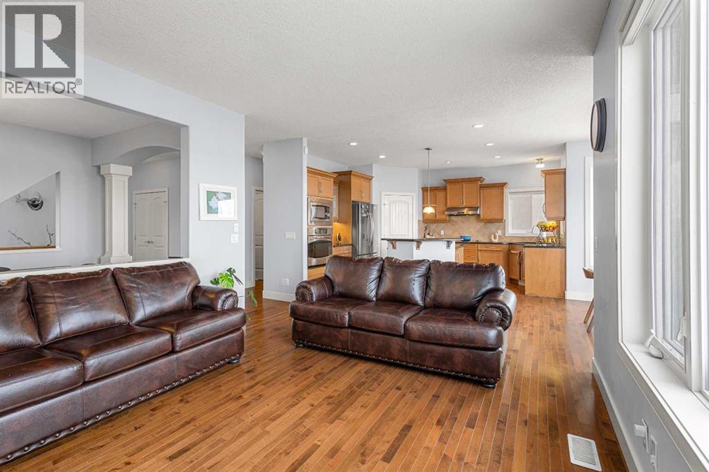 Single Family House for Sale in  Royal Ridge Mount NW Royal Oak Calgary 