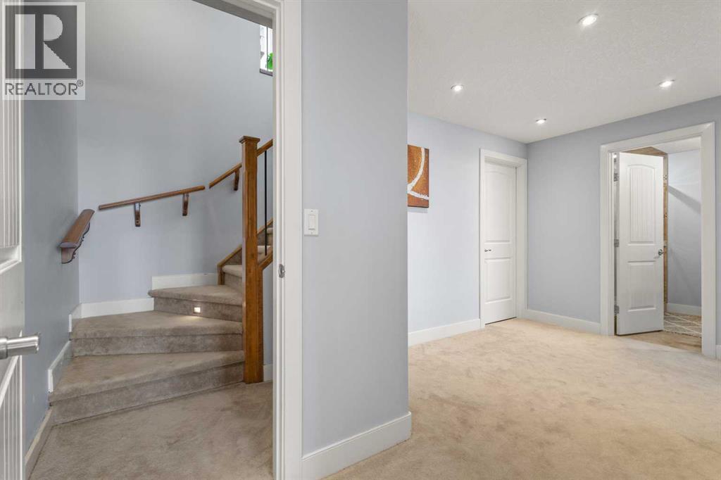 Single Family House for Sale in  Royal Ridge Mount NW Royal Oak Calgary 