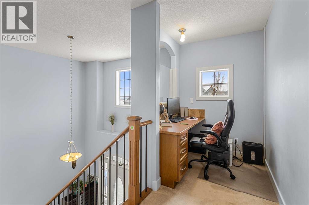 Single Family House for Sale in  Royal Ridge Mount NW Royal Oak Calgary 