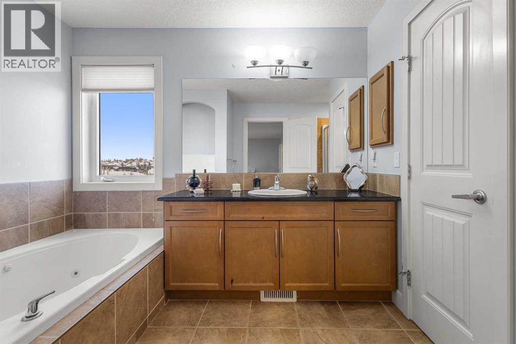 Single Family House for Sale in  Royal Ridge Mount NW Royal Oak Calgary 