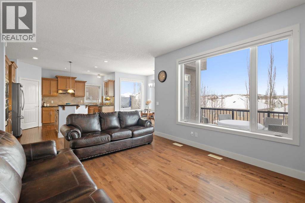 Single Family House for Sale in  Royal Ridge Mount NW Royal Oak Calgary 