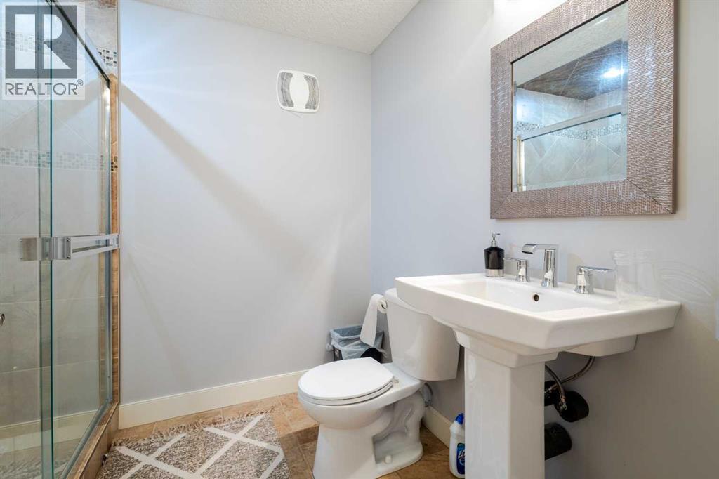 Single Family House for Sale in  Royal Ridge Mount NW Royal Oak Calgary 