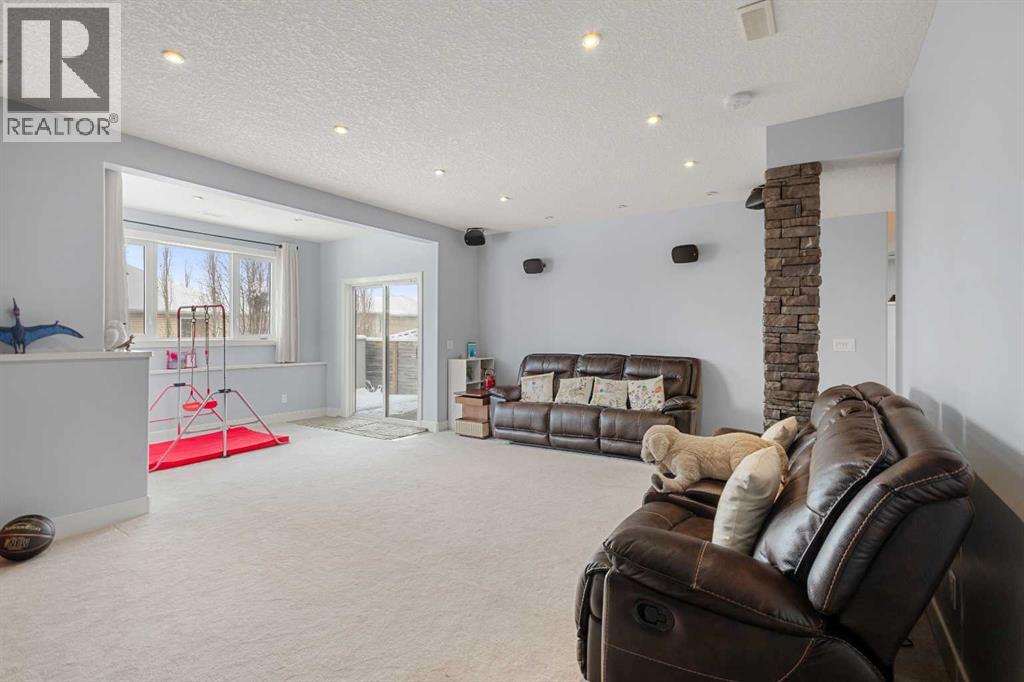 Single Family House for Sale in  Royal Ridge Mount NW Royal Oak Calgary 