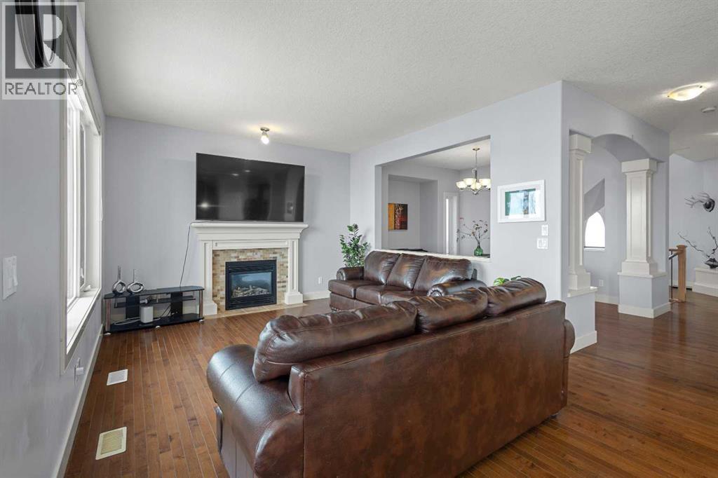 Single Family House for Sale in  Royal Ridge Mount NW Royal Oak Calgary 