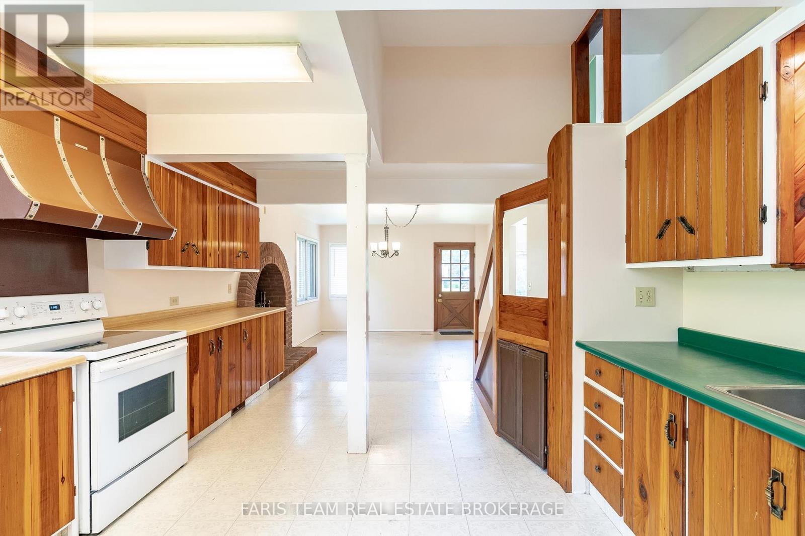 54 HEARTHSTONE DRIVE - Photo 4 of 34, Tay, Ontario