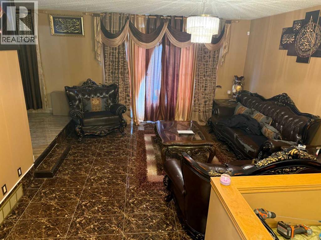 Single Family House 4 Level for Sale in  Templeson Way NE Temple Calgary 