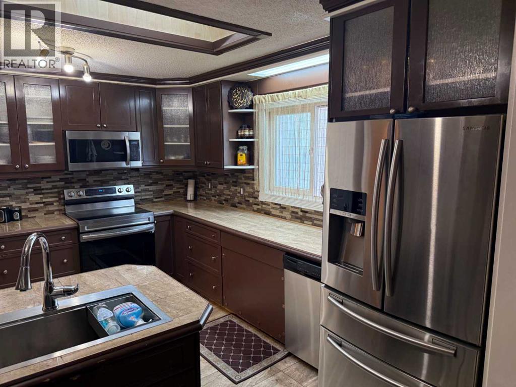 Single Family House 4 Level for Sale in  Templeson Way NE Temple Calgary 