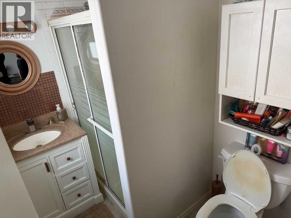 Single Family House 4 Level for Sale in  Templeson Way NE Temple Calgary 