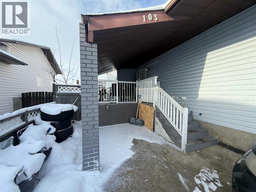 Single Family House 4 Level for Sale in  Templeson Way NE Temple Calgary 