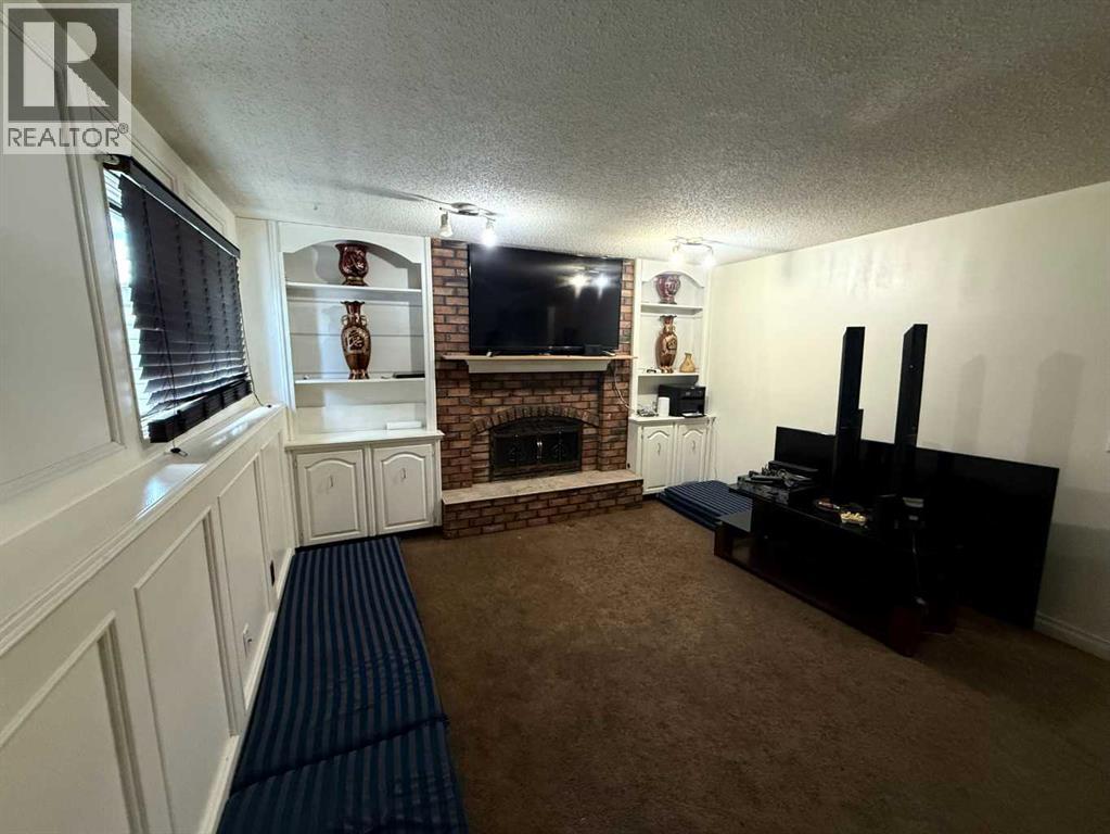 Single Family House 4 Level for Sale in  Templeson Way NE Temple Calgary 