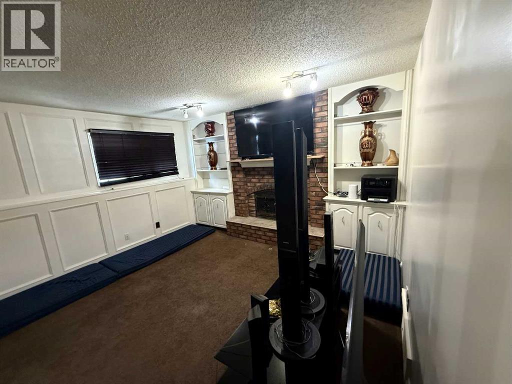 Single Family House 4 Level for Sale in  Templeson Way NE Temple Calgary 