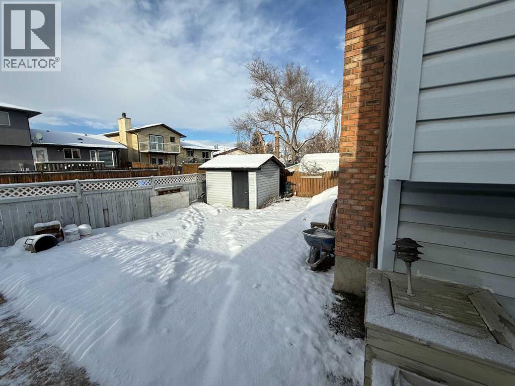 Single Family House 4 Level for Sale in  Templeson Way NE Temple Calgary 
