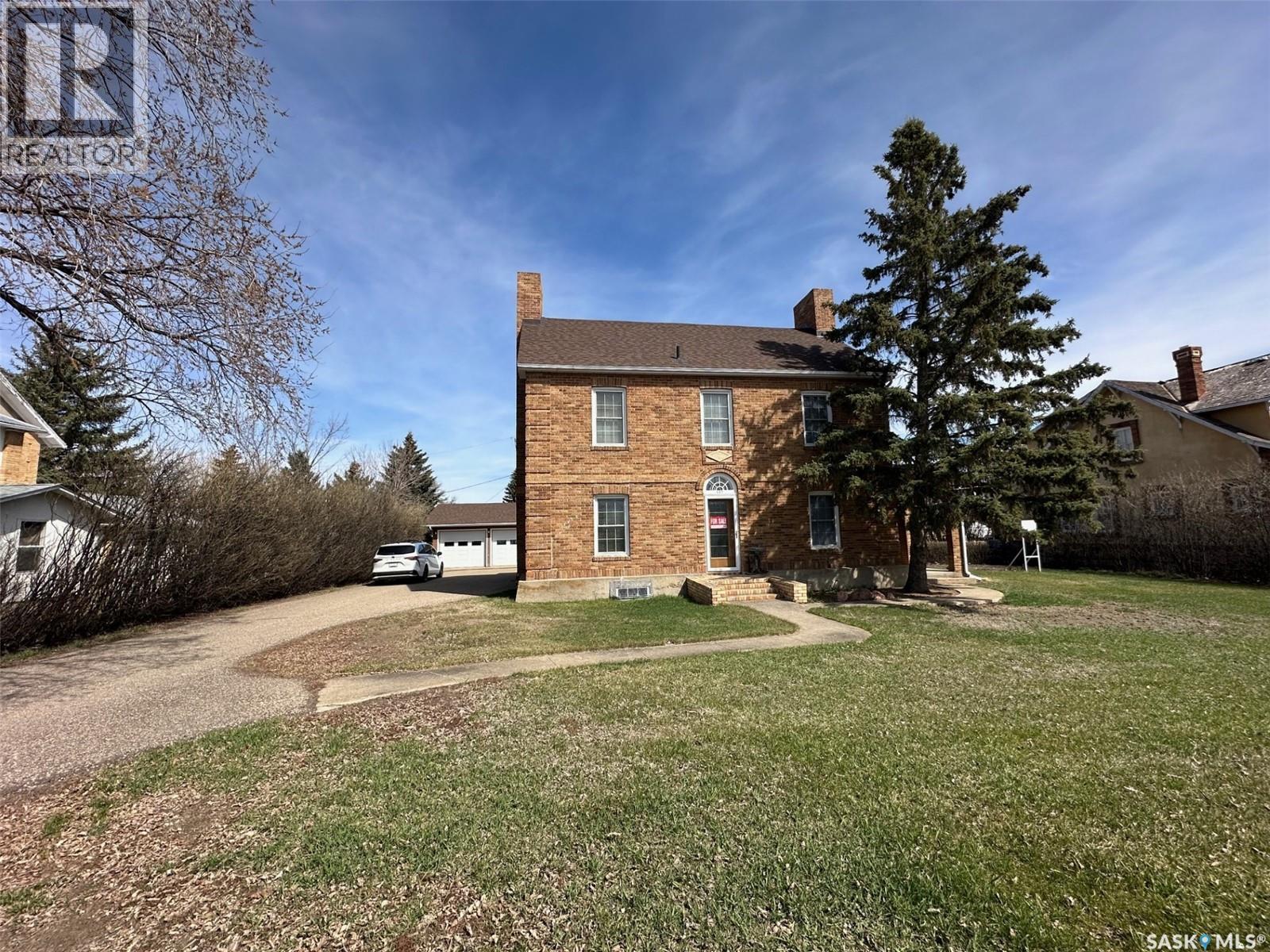 107 1st AVENUE W - 1
