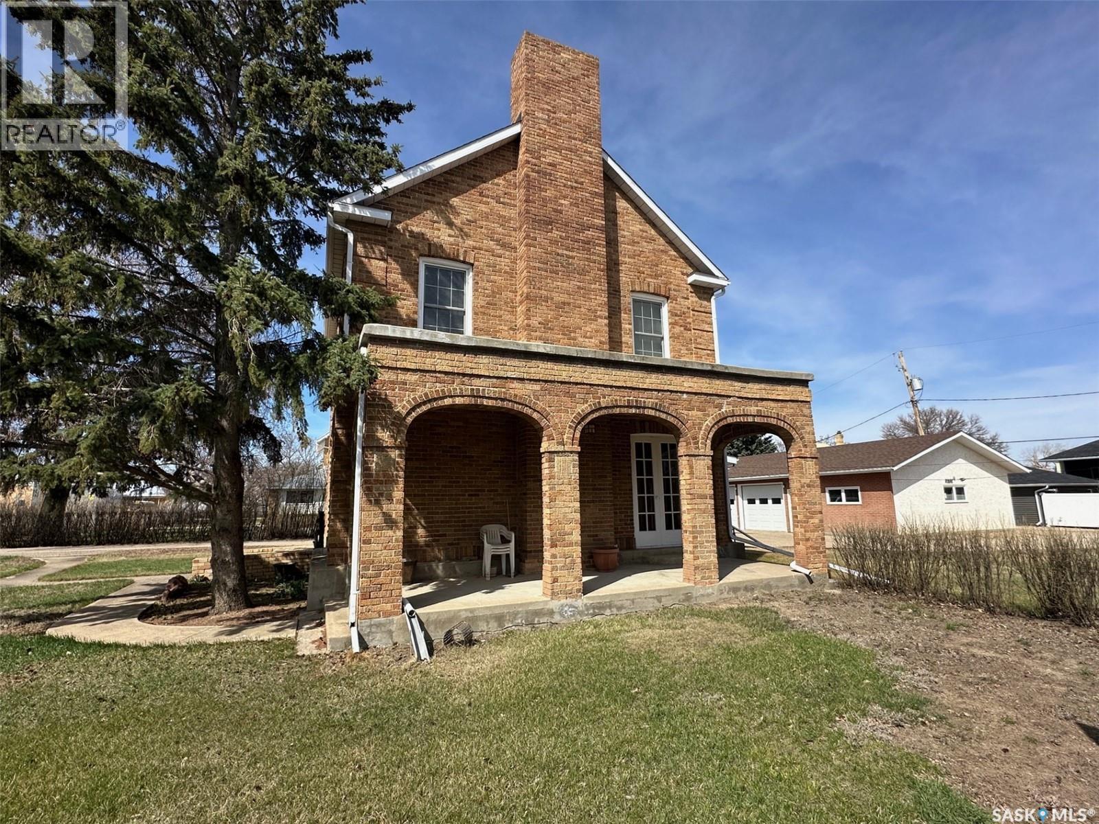 107 1st AVENUE W - 3