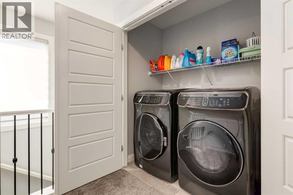 Single Family House for Sale in  Evansfield Gate NW Evanston Calgary 