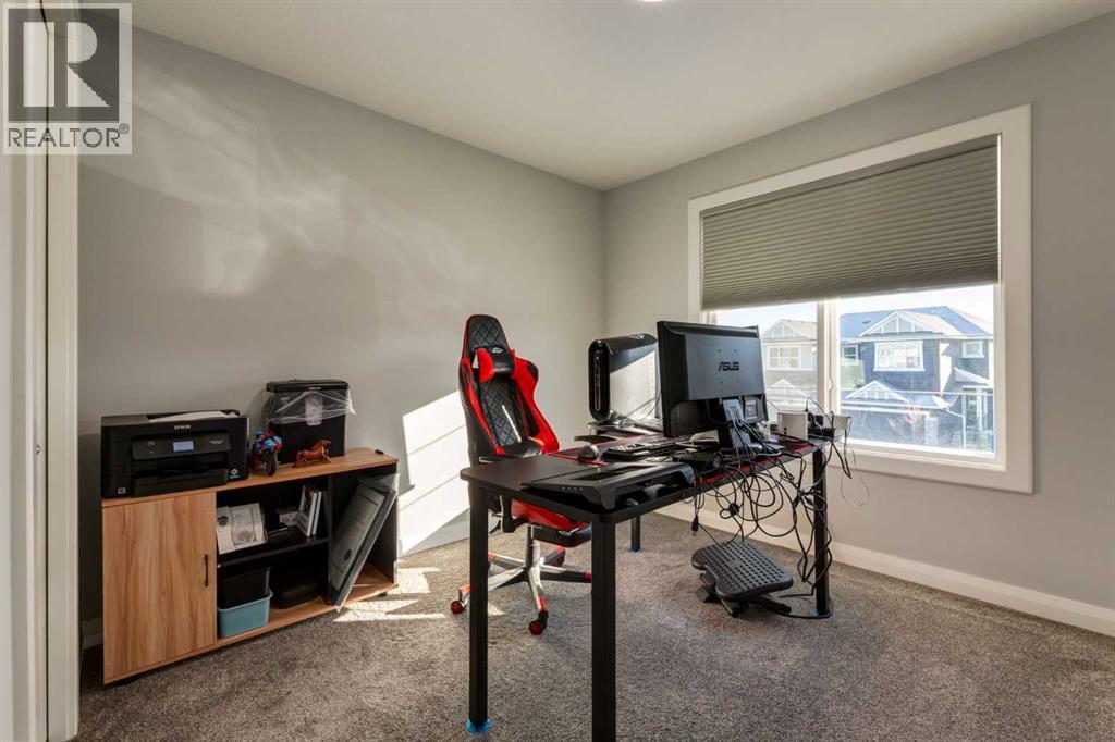 Single Family House for Sale in  Evansfield Gate NW Evanston Calgary 